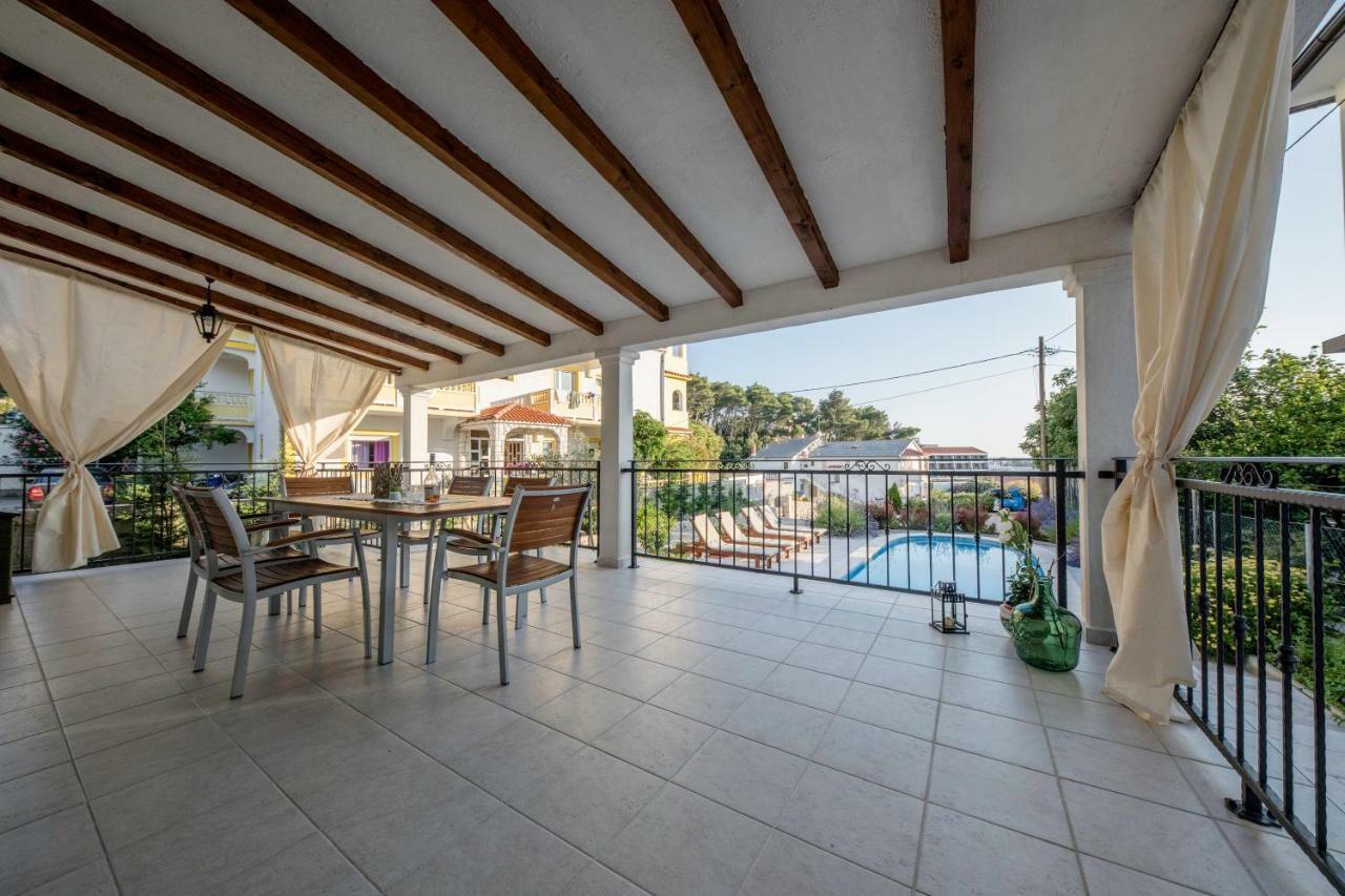 Villa Bella Banjol Exterior photo